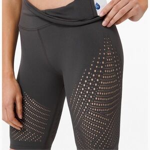 LULULEMON ATHLETICA Reveal Short Digital Rain Shorts size 6 Graphite Gray